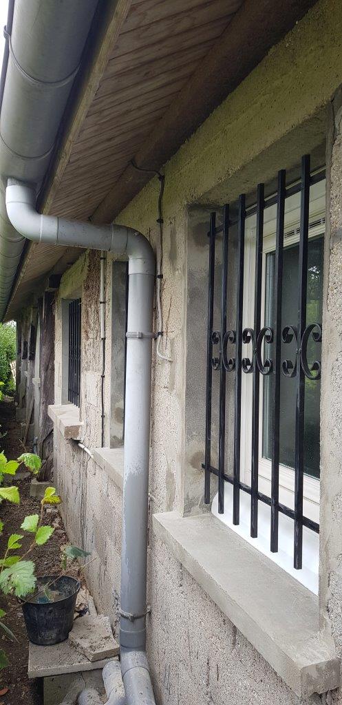 Grille de défense et tableau de fenêtre après